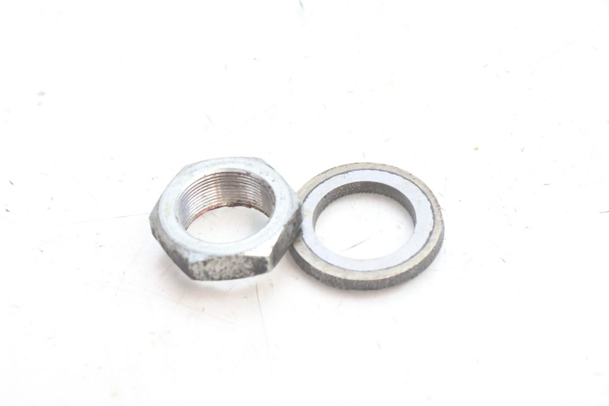 photo de SPROCKET OUTPUT SHAFT NUT YAMAHA FZ8 800 (2010 - 2016) - Zoom on usage condition