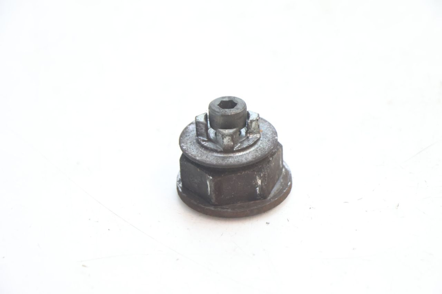 photo de SPROCKET OUTPUT SHAFT NUT SUZUKI GSR 600 (2005 - 2012) - Zoom on usage condition