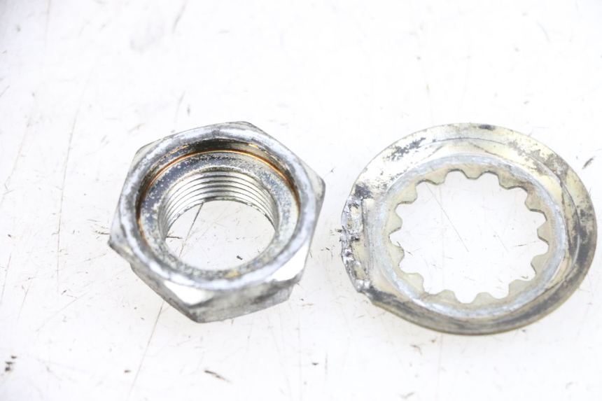photo de SPROCKET OUTPUT SHAFT NUT KAWASAKI ZR 7 750 (1999 - 2004) - Zoom on usage condition