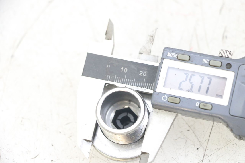 photo de FORK CROWN NUT KAWASAKI ER-6 ER6 N 650 (2012 - 2016) - Alternative perspective