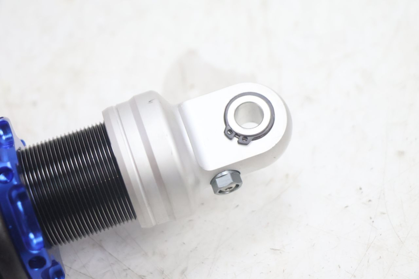 photo de REAR SHOCK ABSORBER APOLLO RFZ 150 - Technical close-up