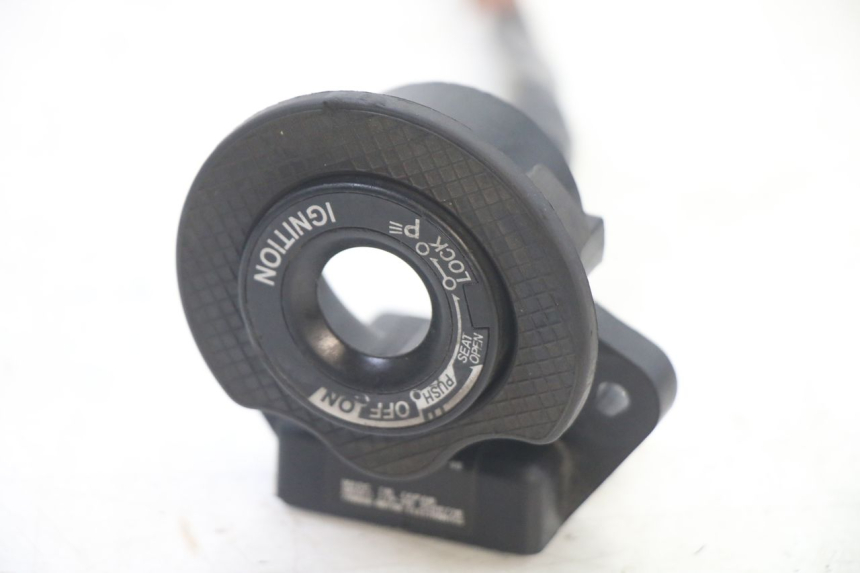 photo de TRANSPONDER ANTENNA YAMAHA YP X-MAX XMAX 400 (2014 - 2017) - Zoom on usage condition