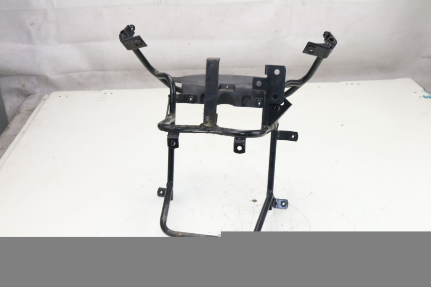 photo de FRONT FAIRING BRACKET PEUGEOT ELYSEO 100 (1998 - 2004) - Component detail