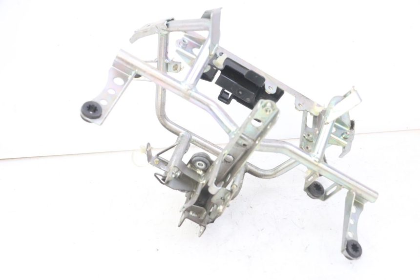 photo de FRONT FENDER BRACKET HONDA FORZA ABS 300 (2013 - 2017) - Alternative perspective