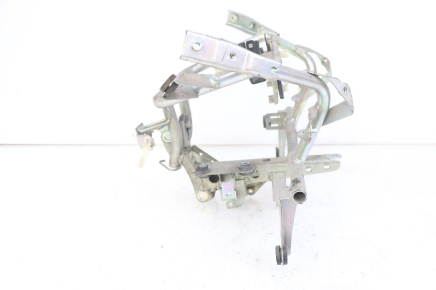 photo de FRONT FENDER BRACKET HONDA FORZA ABS 300 (2013 - 2017) - Technical close-up