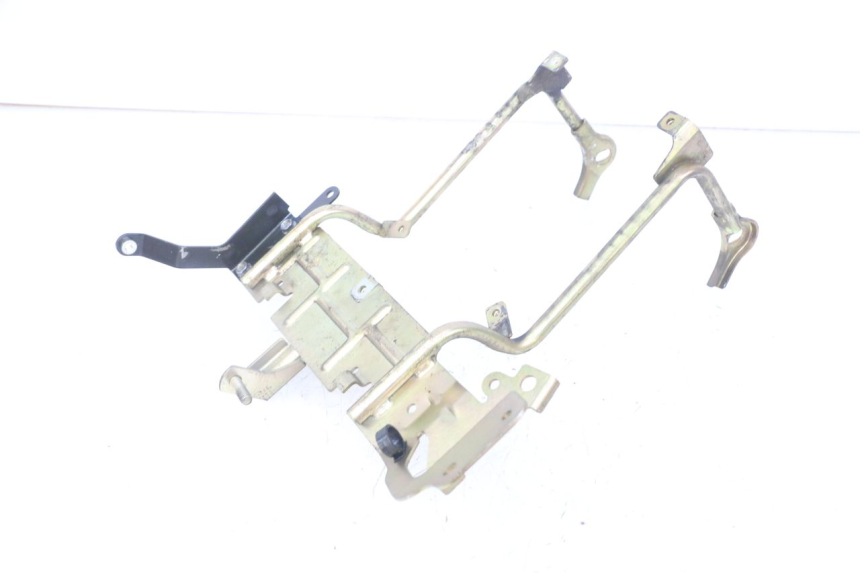 photo de FRONT FAIRING BRACKET PEUGEOT JET FORCE CARBU 50 (2003 - 2016) - Alternative perspective