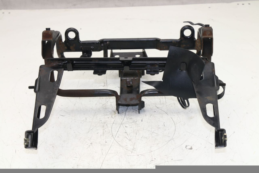 photo de FRONT FAIRING BRACKET SYM JOYRIDE 125 (2002 - 2009) - Surface and material condition