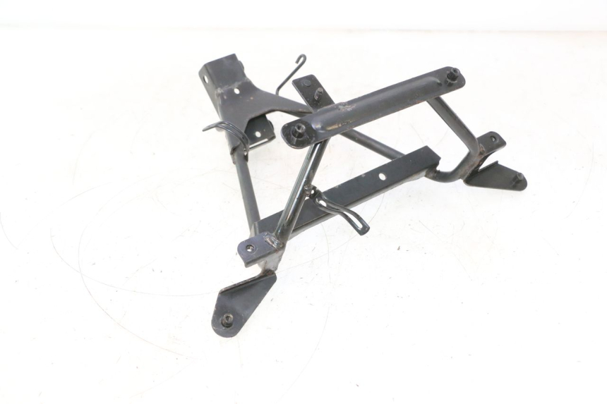 photo de FRONT FAIRING BRACKET DAELIM S2 125 (2006 - 2007) - Fixing points details