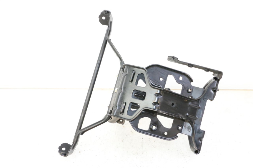 photo de FRONT FAIRING BRACKET PEUGEOT SATELIS 125 (2013 - 2018) - Component detail