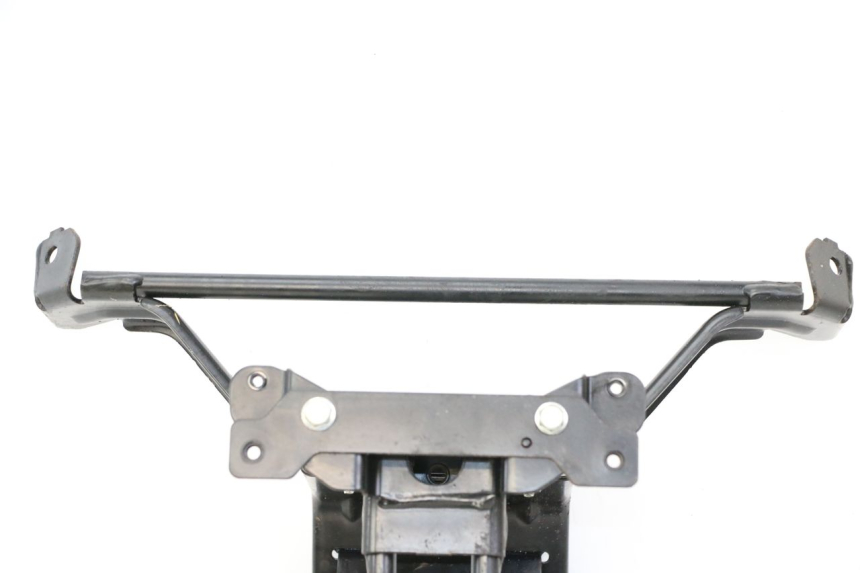 photo de FRONT FAIRING BRACKET PEUGEOT SATELIS 125 (2013 - 2018) - Fixing points details