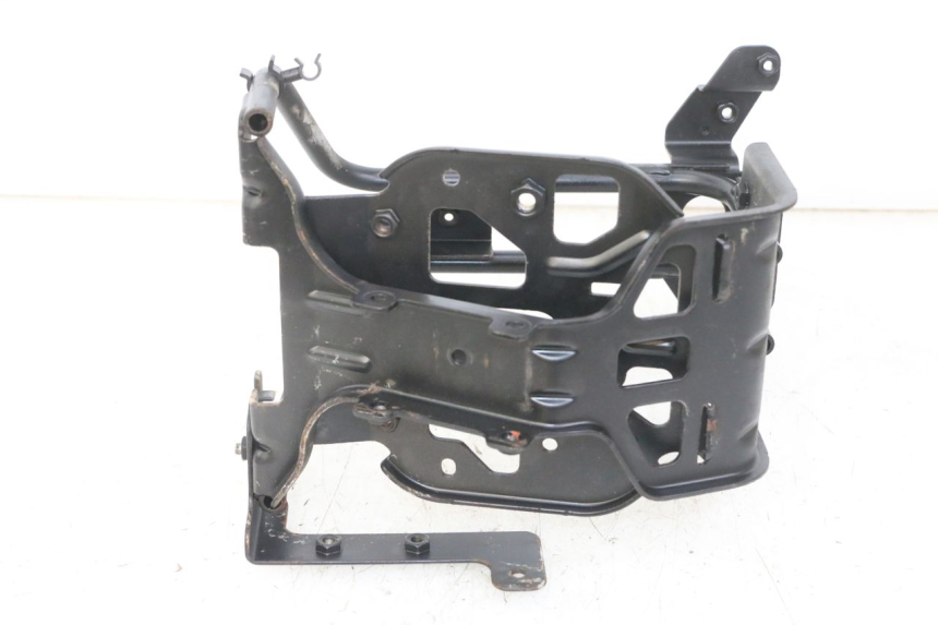 photo de FRONT FAIRING BRACKET PEUGEOT SATELIS 125 (2013 - 2018) - Component detail
