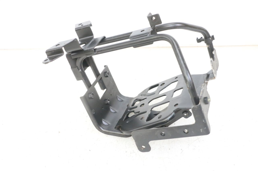 photo de FRONT FAIRING BRACKET PEUGEOT SATELIS 125 (2013 - 2018) - Technical close-up