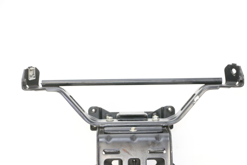 photo de FRONT FAIRING BRACKET PEUGEOT SATELIS 125 (2013 - 2018) - Fixing points details