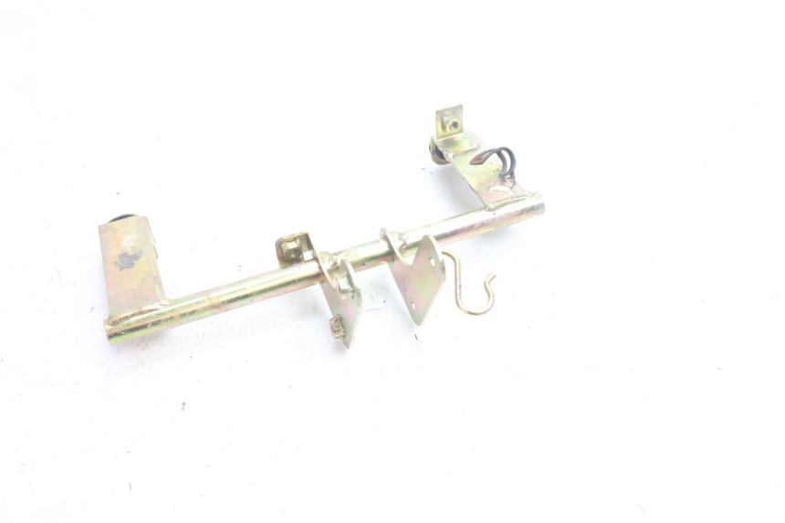 photo de FRONT FAIRING BRACKET HONDA SH 125 (2001 - 2003) - Zoom on usage condition
