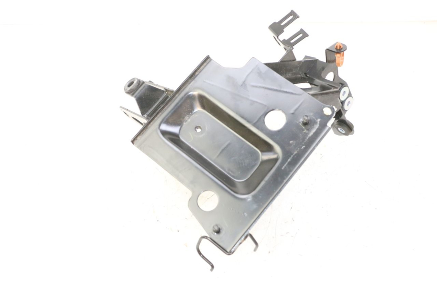 photo de FRONT FAIRING BRACKET YAMAHA XMAX X-MAX 125 (2021 - 2025) - Component detail