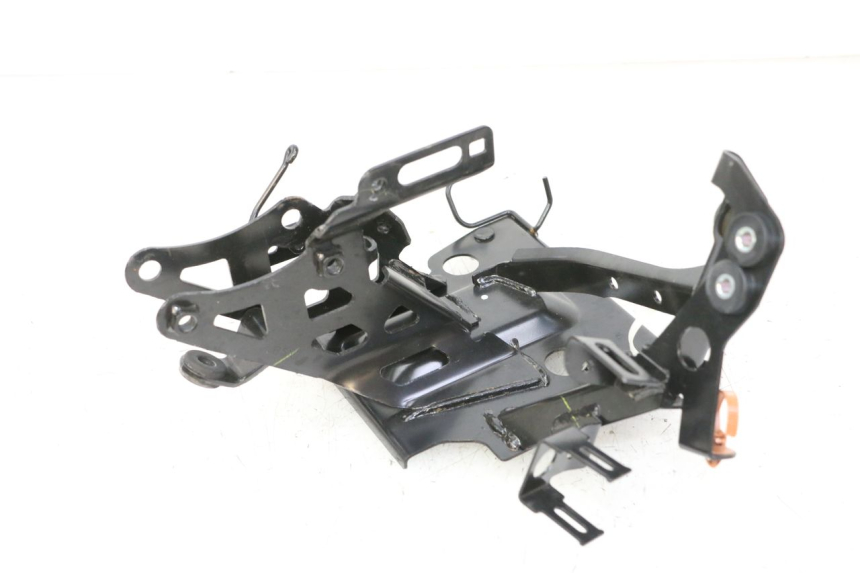 photo de FRONT FAIRING BRACKET YAMAHA XMAX X-MAX 125 (2021 - 2025) - Alternative perspective