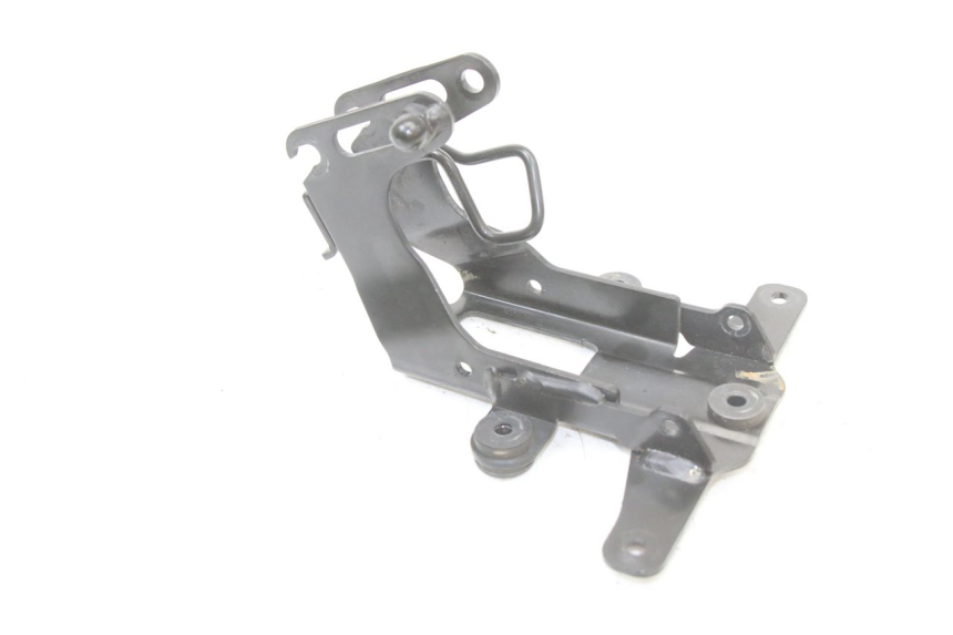 photo de FRONT FAIRING BRACKET YAMAHA TRACER 7 700 (2020 - 2024) - Fixing points details