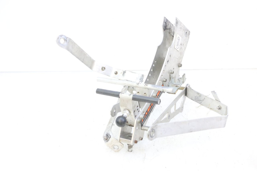 photo de FRONT FAIRING BRACKET KTM SUPERENDURO R 950 (2005 - 2009) - Zoom on usage condition