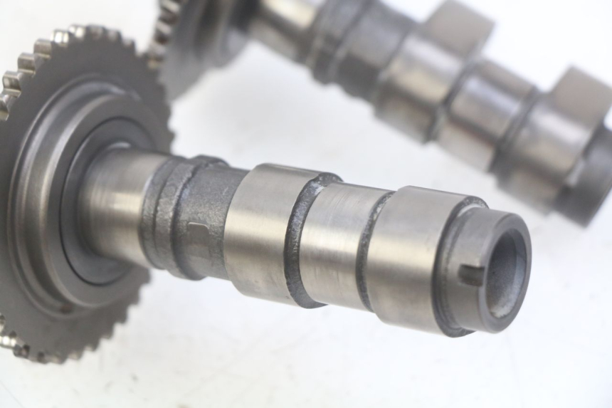 photo de CAMSHAFT HONDA CBF 500 (2004 - 2007) - Technical close-up
