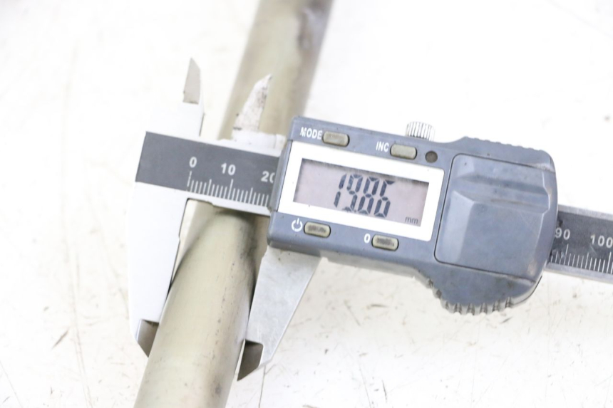 photo de SWING ARM AXLE BMW S RR ABS S1000RR 1000 (2015 - 2018) - Component detail