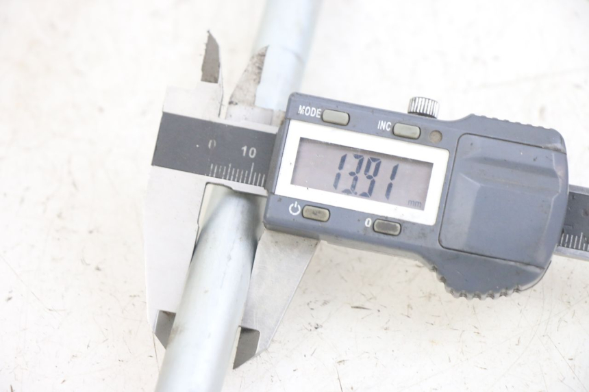 photo de SWINGARM PIVOT AXIS HONDA CA REBEL 125 (1995 - 2001) - Component detail