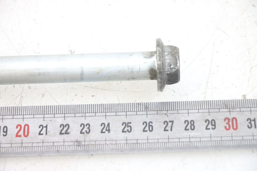 photo de SWINGARM PIVOT AXIS HONDA CA REBEL 125 (1995 - 2001) - Zoom on usage condition