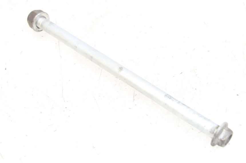 photo de SWINGARM PIVOT AXIS HONDA CA REBEL 125 (1995 - 2001) - Technical close-up