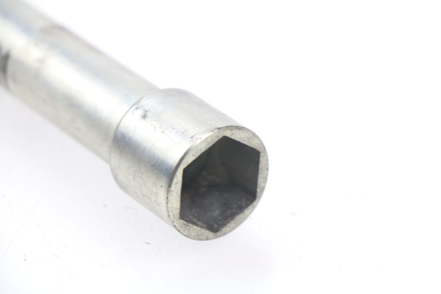 photo de SWING ARM AXLE HONDA CBR 929 RR FIREBLADE 900 (2000 - 2001) - Component detail