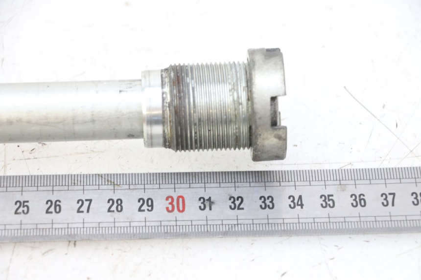 photo de SWING ARM AXLE HONDA CBR RR FIREBLADE 900 (1992 - 1994) - Component detail