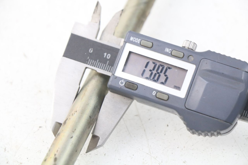 photo de SWING ARM AXLE HYOSUNG COMET GTR 125 (2007 - 2014) - Zoom on usage condition