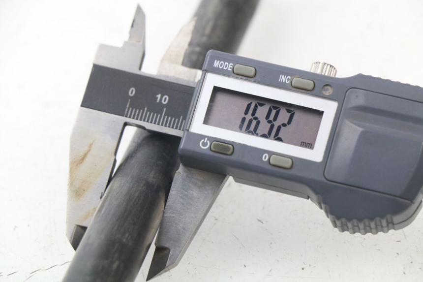 photo de SWING ARM AXLE HONDA CR 125 (2000 - 2001) - Alternative perspective