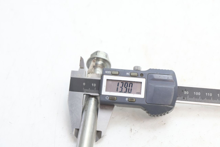 photo de SWING ARM AXLE HM HONDA DERAPAGE 50 (2007 - 2009) - Technical close-up
