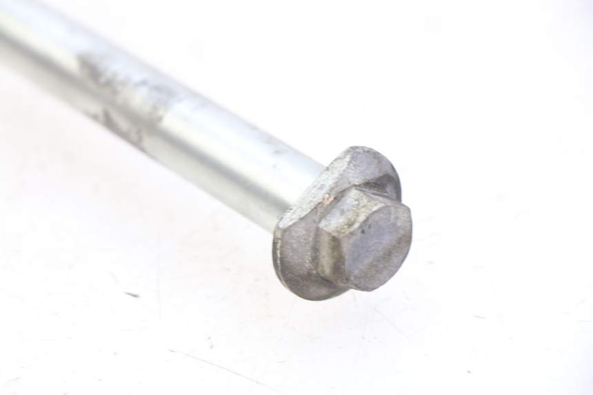 photo de SWINGARM PIVOT BOLT YAMAHA FJ 3CX 1200 (1986 - 1996) - Technical close-up