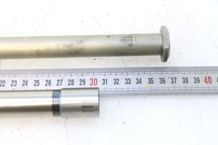 photo de SWING ARM AXLE YAMAHA FZ8 800 (2010 - 2016) - Technical close-up