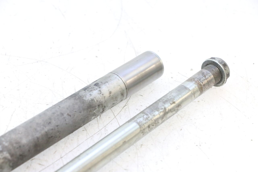 photo de SWINGARM PIVOT BOLT GILERA GP 800 (2007 - 2013) - Zoom on usage condition