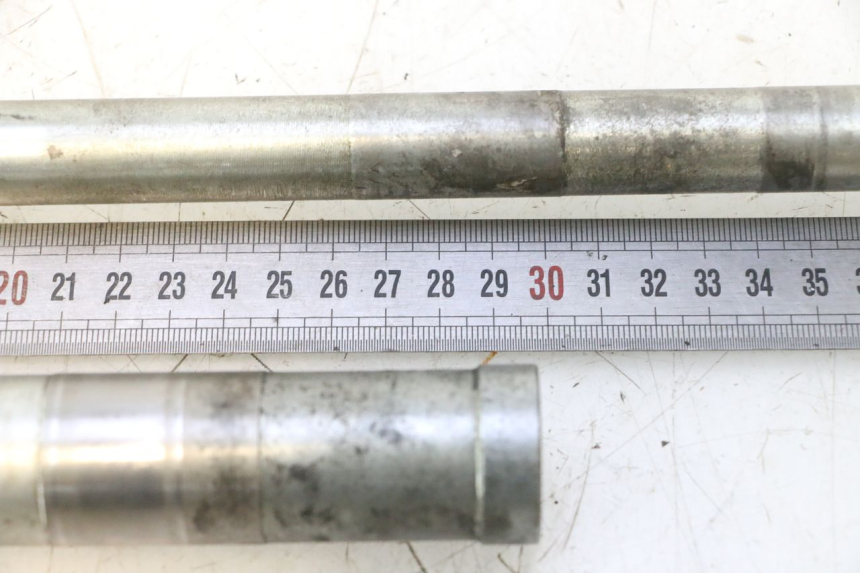 photo de SWINGARM PIVOT BOLT GILERA GP 800 (2007 - 2013) - Checked used part