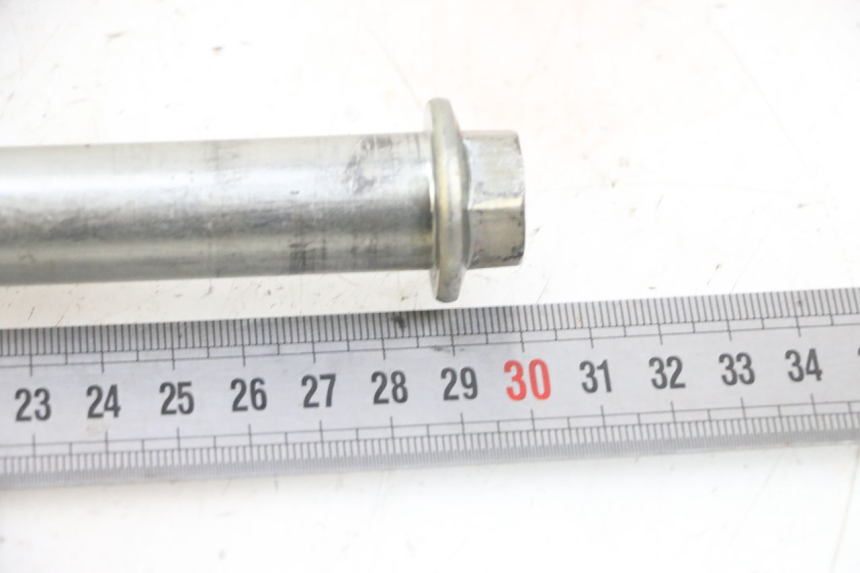 photo de SWING ARM AXLE SUZUKI GSF N BANDIT 600 (1996 - 1999) - Component detail