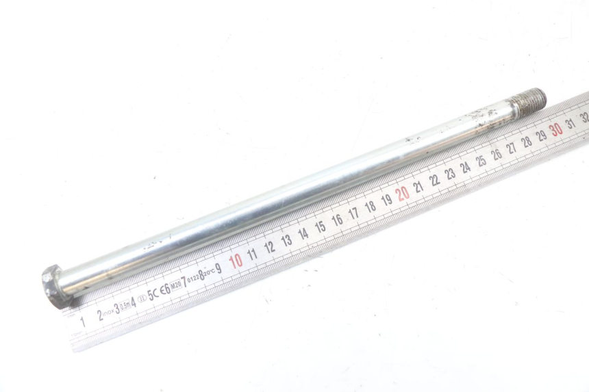 photo de SWING ARM AXLE SUZUKI GSX E 250 (1982 - 1983) - Component detail