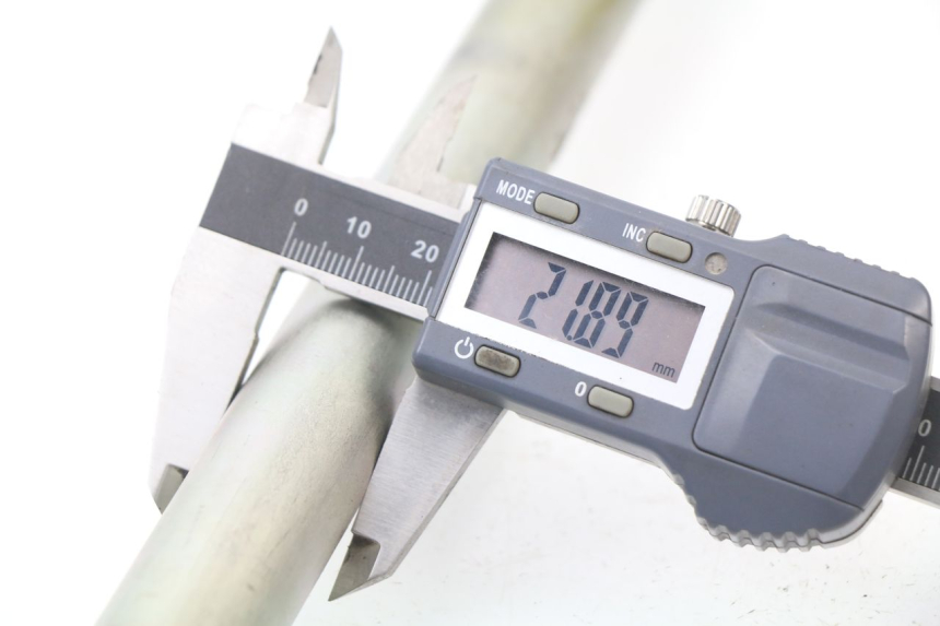 photo de SWING ARM AXLE SUZUKI GSX-R GSXR 600 (2008 - 2010) - Alternative perspective