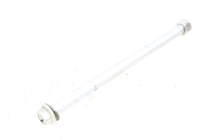 photo de SWING ARM AXLE SUZUKI GZ MARAUDER 125 (1998 - 2004) - Technical close-up