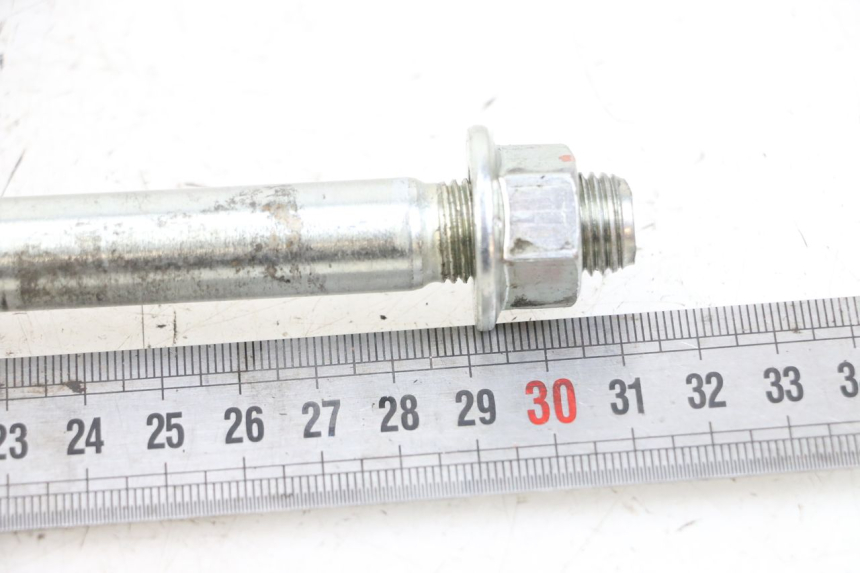 photo de SWING ARM AXLE HUSQVARNA SVARTPILEN 401 (2018 - 2023) - Alternative perspective