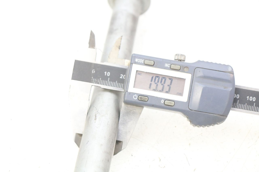 photo de SWINGARM PIVOT BOLT HONDA INTEGRA NC D 750 (2016 - 2018) - Alternative perspective