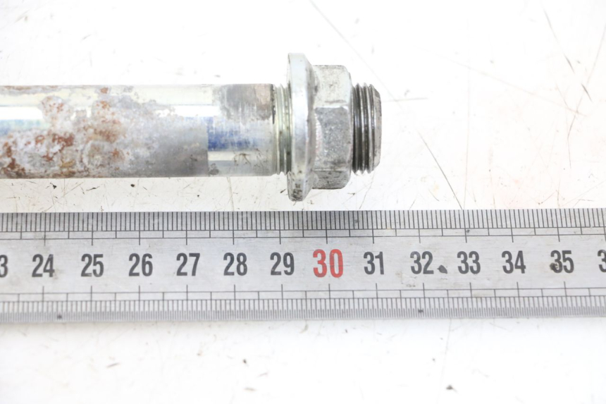 photo de SWINGARM PIVOT AXIS KAWASAKI ZR7 ZR-7 S 750 (1999 - 2004) - Component detail