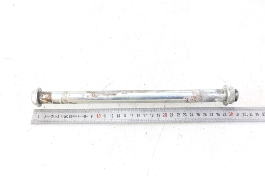 photo de SWINGARM PIVOT AXIS KAWASAKI ZR7 ZR-7 S 750 (1999 - 2004) - Zoom on usage condition
