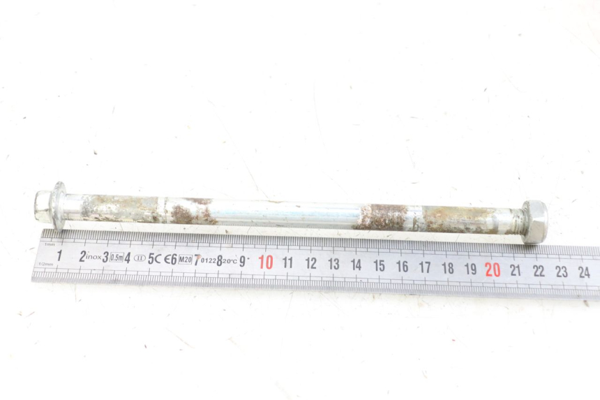 photo de SWINGARM PIVOT AXIS KAWASAKI KX L 85 (2022 - 2024) - Technical close-up