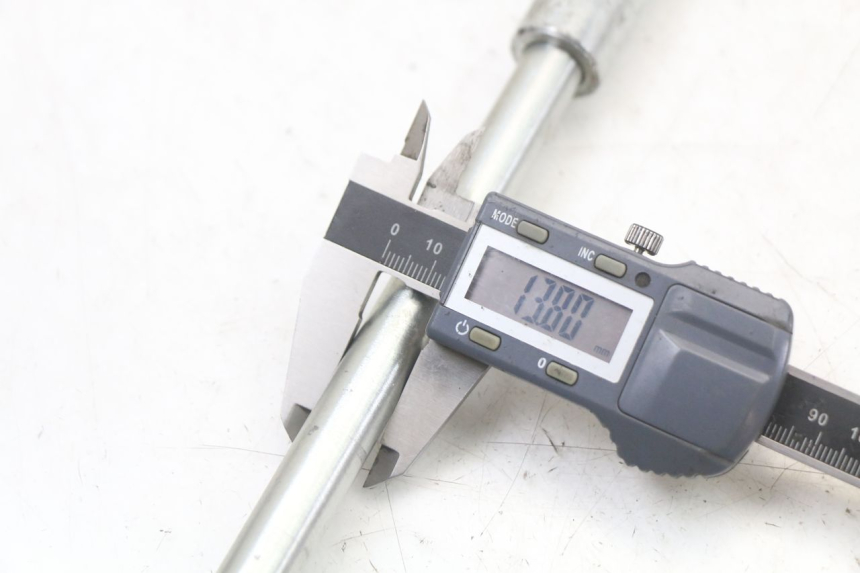 photo de SWING ARM AXLE MASAI SCRAMBLER SPORT 125 (2021 - 2025) - Technical close-up