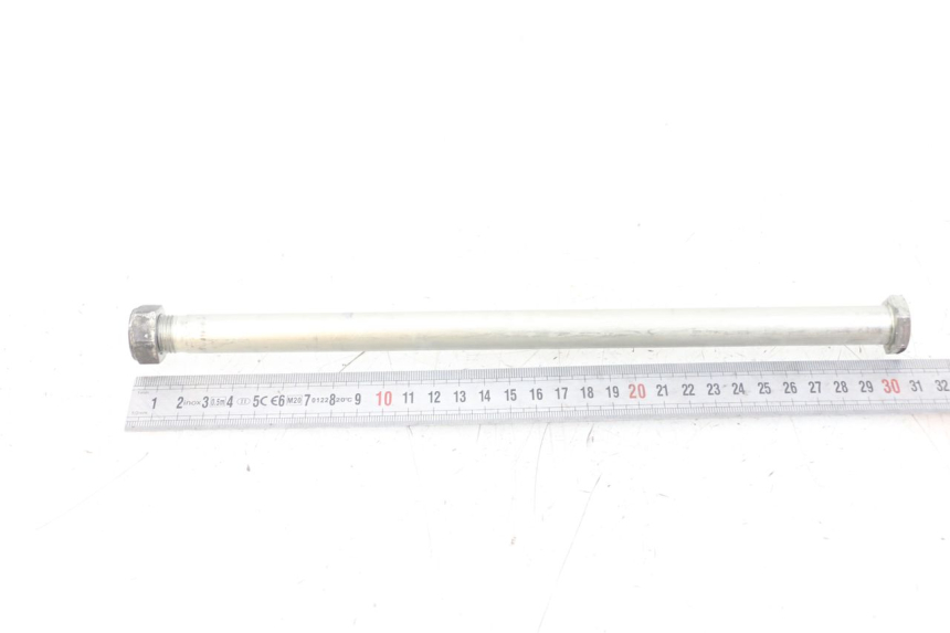 photo de SWINGARM PIVOT BOLT YAMAHA MT-07 MT07 ABS 700 (2014 - 2017) - Zoom on usage condition