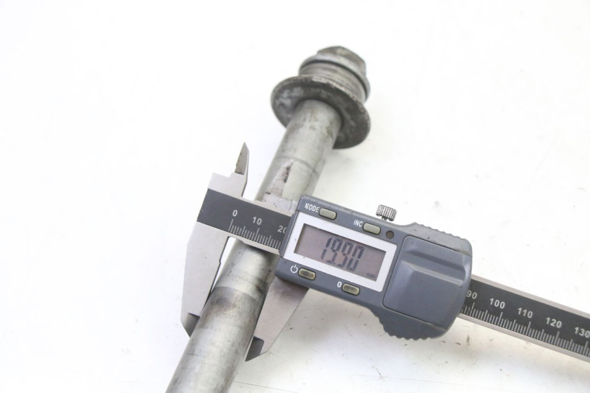 photo de SWING ARM AXLE HONDA NTV DEAUVILLE ABS 700 (2007 - 2016) - Technical close-up