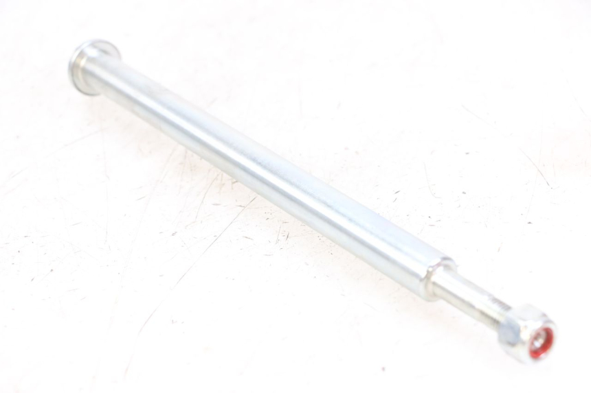 photo de SWING ARM AXLE ROYAL ENFIELD HYMALAYAN 410 (2016 - 2023) - Technical close-up