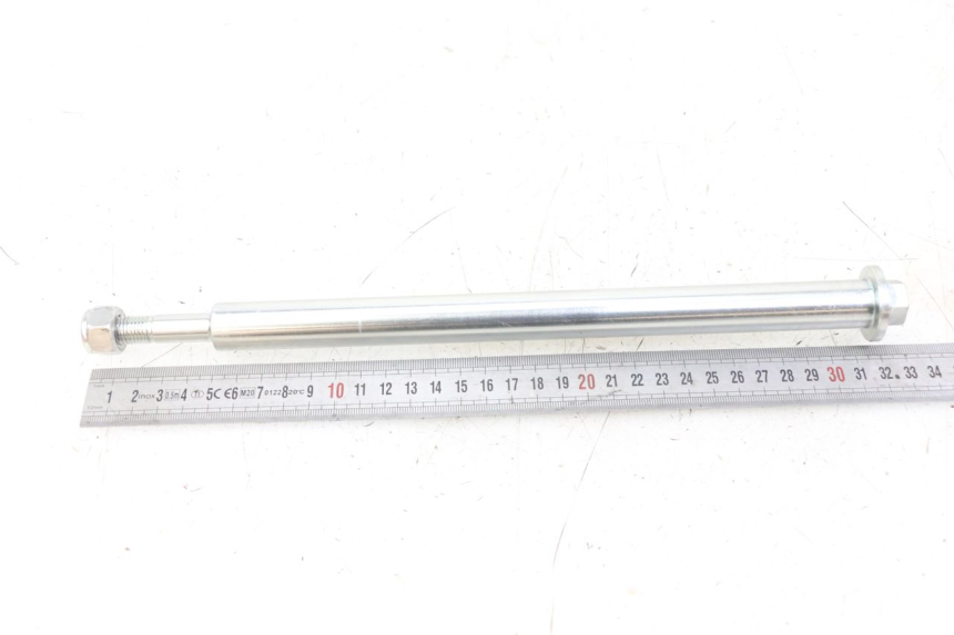 photo de SWING ARM AXLE ROYAL ENFIELD SCRAM 411 (2022 - 2024) - Zoom on usage condition